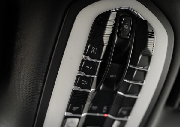 Porsche Macan cena 335900 przebieg: 105910, rok produkcji 2020 z Cedynia małe 379
